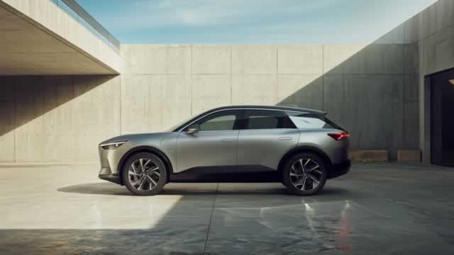Stellantis chairman denies merger talks with Renault