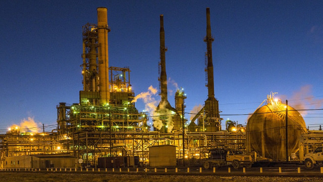 Kosmos Energy trades higher as it loads first LNG shipment at GTA