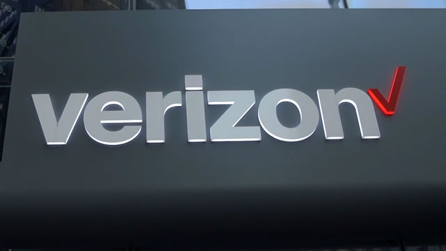 Verizon's Postpaid Phone Losses Continue, Full-Year Forecast Improves