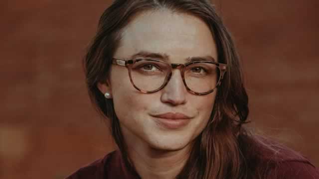 Tech Giants Partner With Retailers As Smart Glasses Battle Heats Up