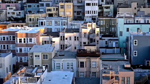 Homebuilder earnings are under pressure, but valuations should expand, says Seaport's Kenneth Zener